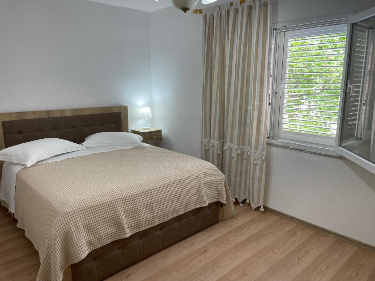 Lovely One-bedroom With Private Entrance Apartmán
