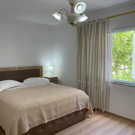 Lovely One-Bedroom Apartment With Private Entrance Tirana Exterior photo