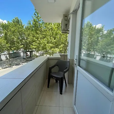Lovely One-Bedroom Apartment With Private Entrance Tirana Exterior photo