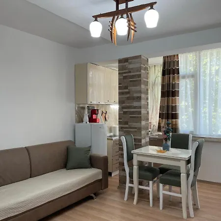 Lovely One-Bedroom Apartment With Private Entrance Tirana Exterior photo