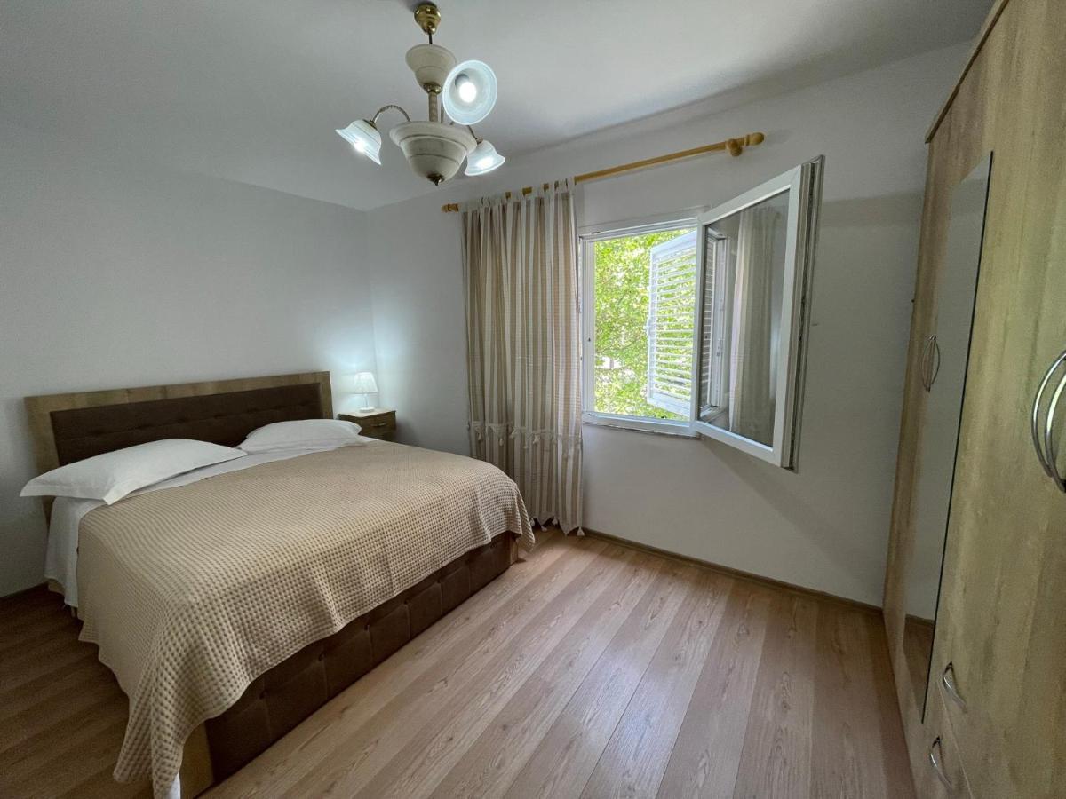 Lovely One-bedroom With Private Entrance Apartment *