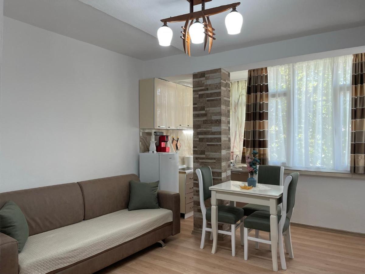 Lovely One-bedroom With Private Entrance Apartment Tirana