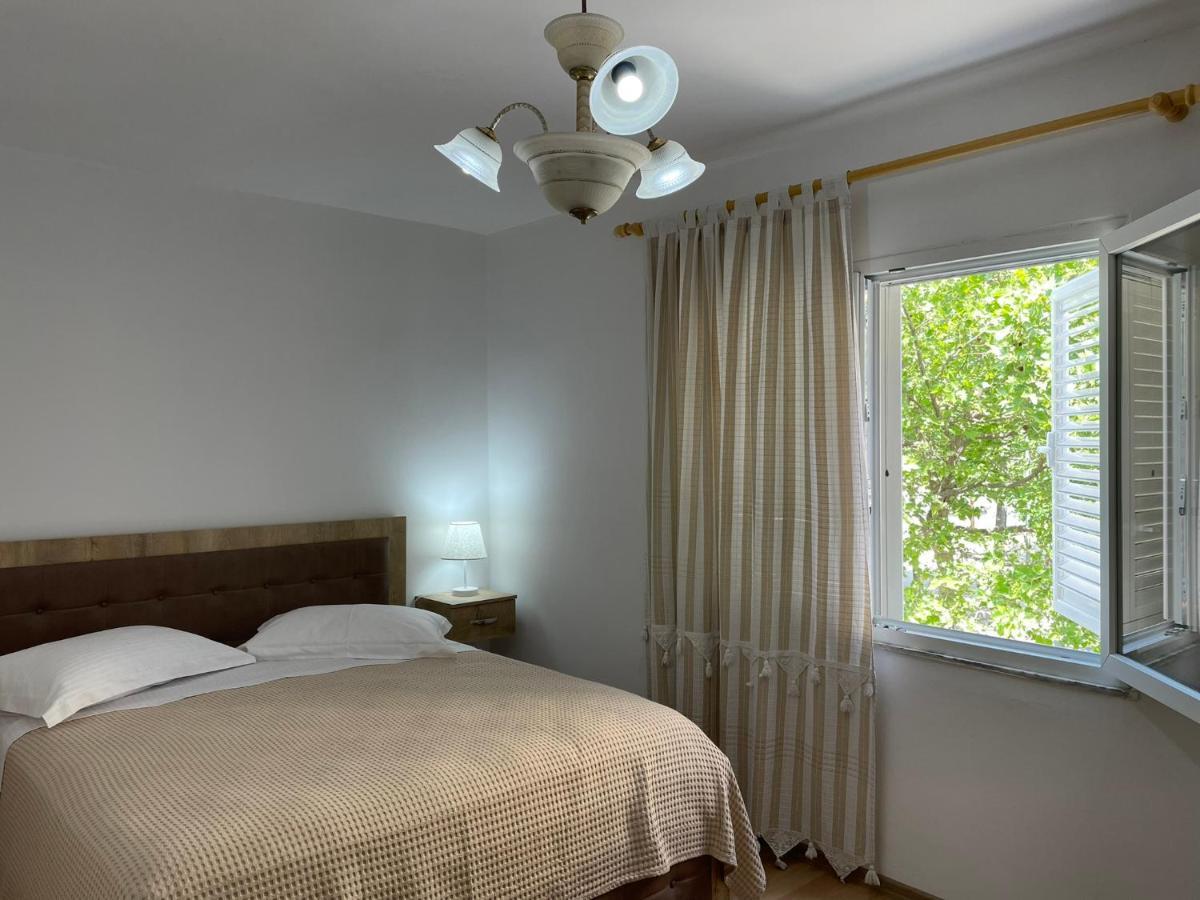 Lovely One-bedroom With Private Entrance Tirana